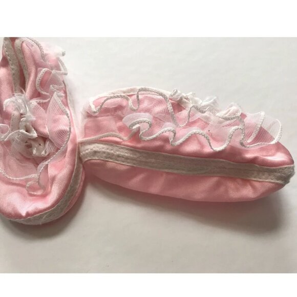 Vintage Pair Fancy Feet Booties Shoes Pink and White Ruffle Lace Newborn 0-12 mo - Picture 3 of 5